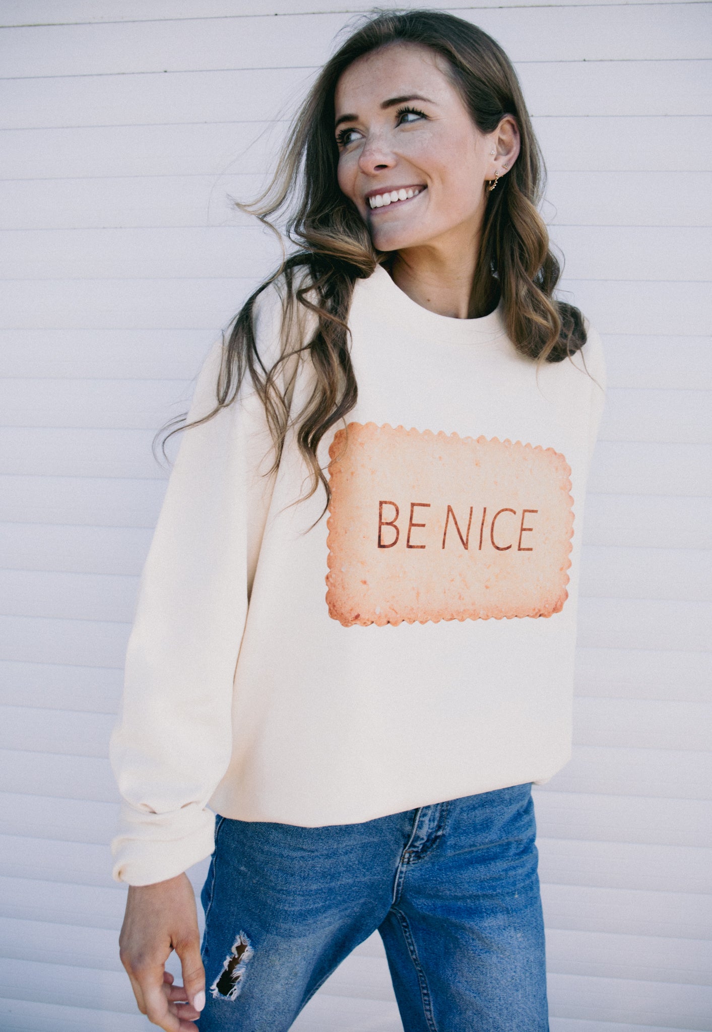 Be Nice Biscuit Graphic Sweatshirt in Vanilla