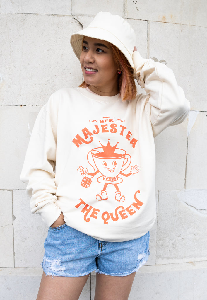 Model wears Queen’s Platinum Jubilee Royal Teacup Souvenir 